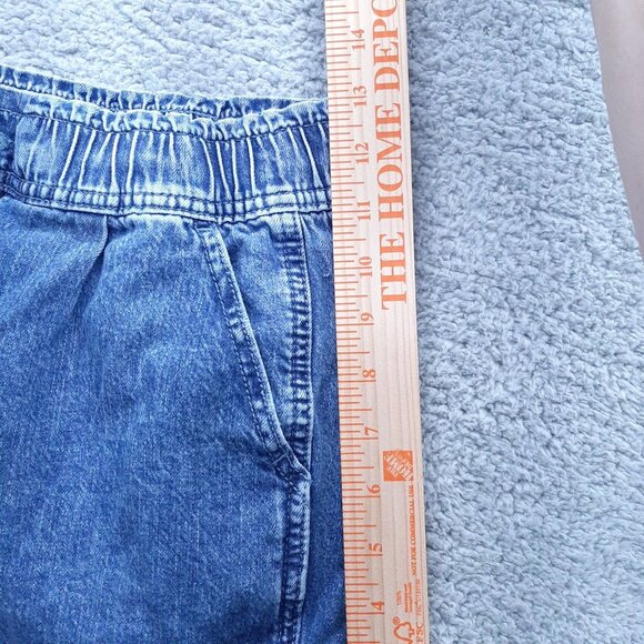 American Eagle High Waisted Mom Shorts Blue Denim Elastic Waist  Pockets Sz 2 - Picture 6 of 10